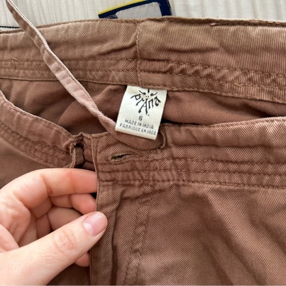 Prana Y2K chocolate brown flora appliqué mid rise flare leg pant size small flaw - Picture 2 of 6